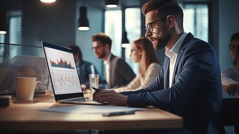 O CRM também promove a colaboração entre equipes de vendas e marketing